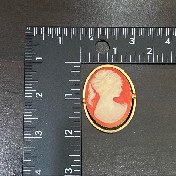 Vintage Unsigned Coral Victorian Cameo Gold-tone Brooch - Picture 8 of 11